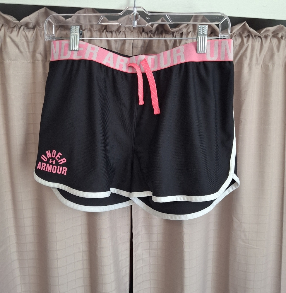 Under Armour Loose Fit Black Activewear Shorts Size Youth XL